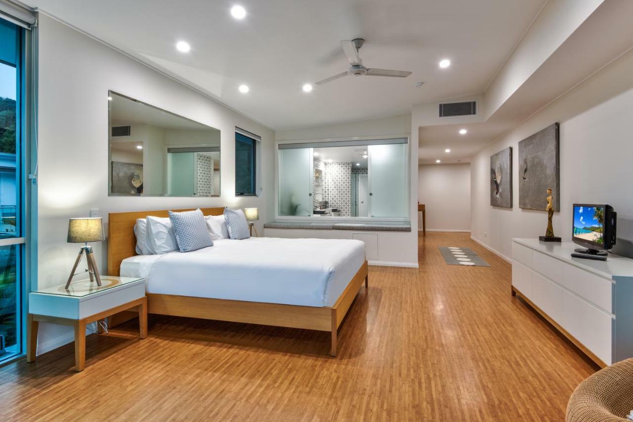 Pavillions Penthouse 25 - Luxury Waterfront Apartment With Private Roof Top Pool And Buggy Hamilton Island Bagian luar foto