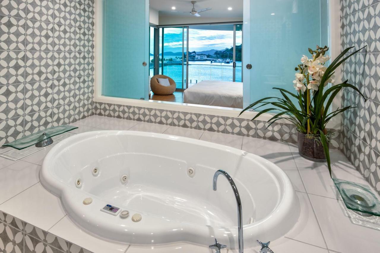 Pavillions Penthouse 25 - Luxury Waterfront Apartment With Private Roof Top Pool And Buggy Hamilton Island Bagian luar foto