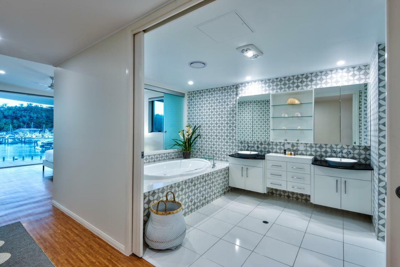 Pavillions Penthouse 25 - Luxury Waterfront Apartment With Private Roof Top Pool And Buggy Hamilton Island Bagian luar foto