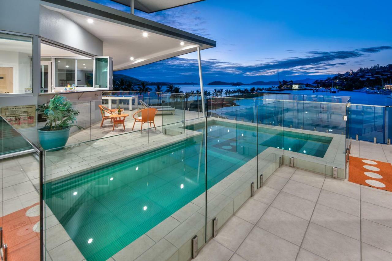 Pavillions Penthouse 25 - Luxury Waterfront Apartment With Private Roof Top Pool And Buggy Hamilton Island Bagian luar foto