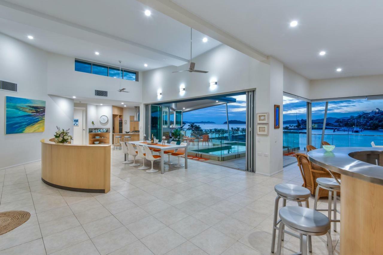 Pavillions Penthouse 25 - Luxury Waterfront Apartment With Private Roof Top Pool And Buggy Hamilton Island Bagian luar foto