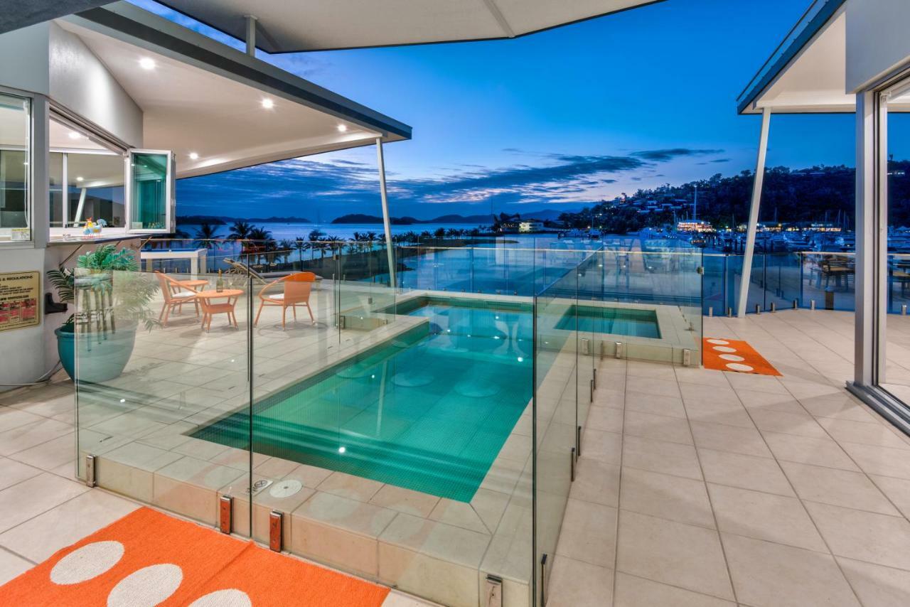 Pavillions Penthouse 25 - Luxury Waterfront Apartment With Private Roof Top Pool And Buggy Hamilton Island Bagian luar foto